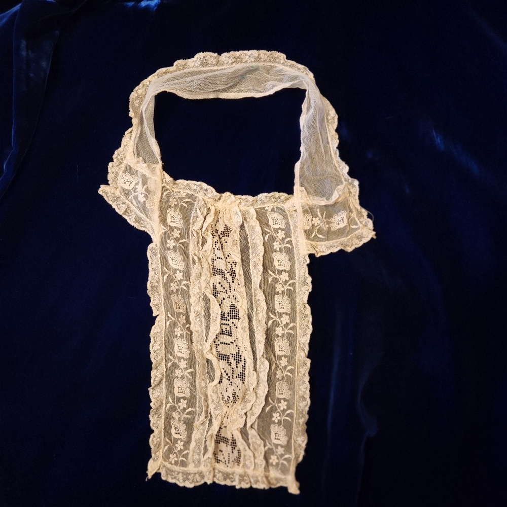 Vintage Lace Collar